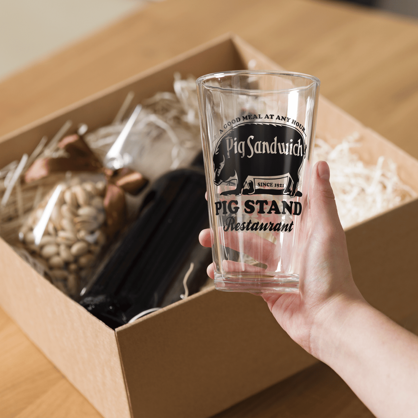Pig Stand Shaker Pint Glass